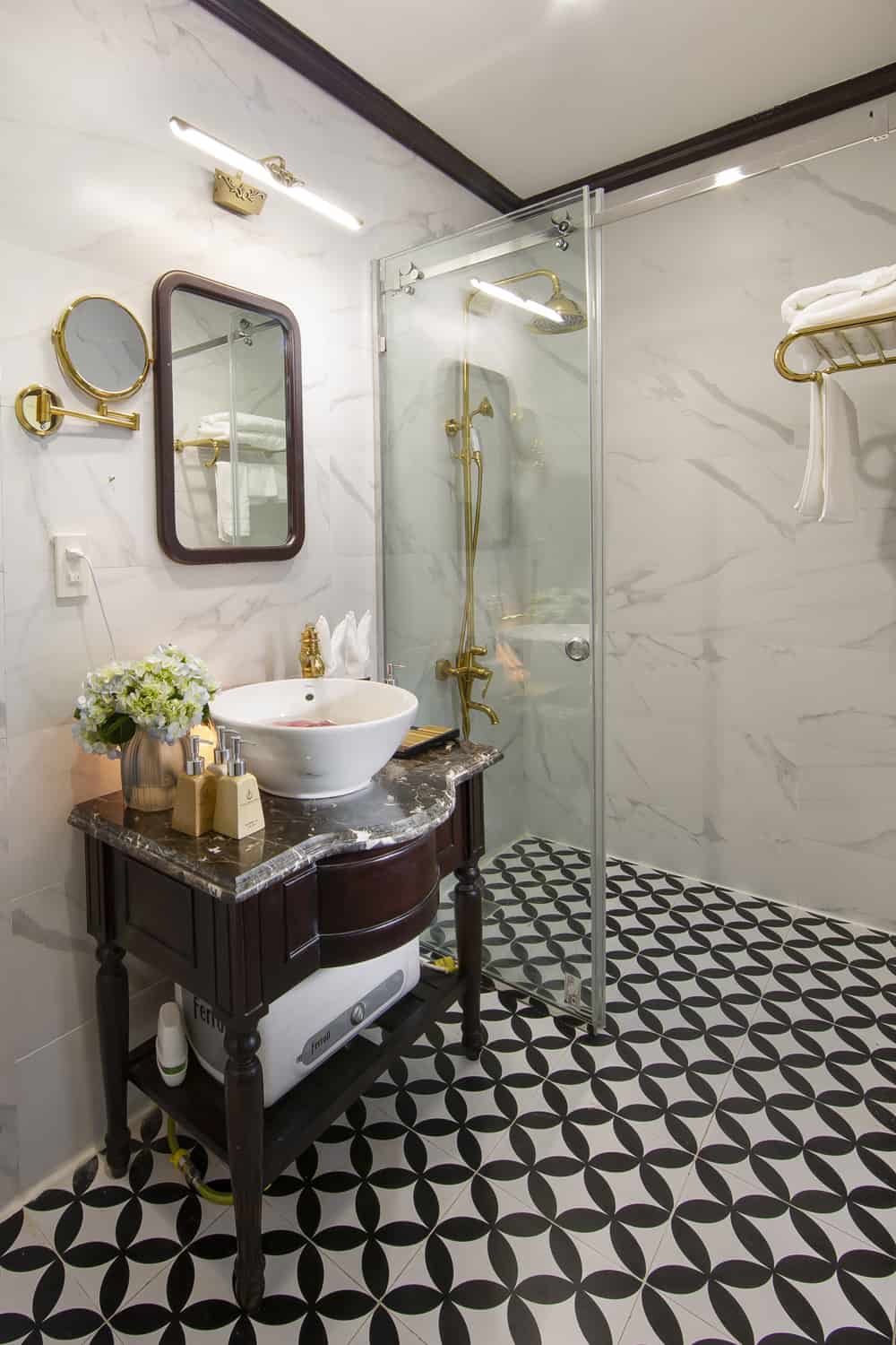 FAMILY CONNECTING SUITE