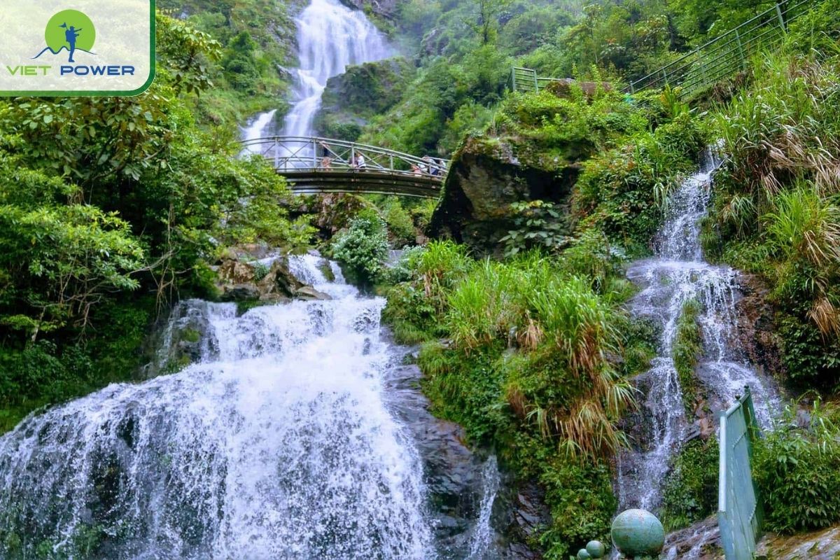 Silver Waterfall 