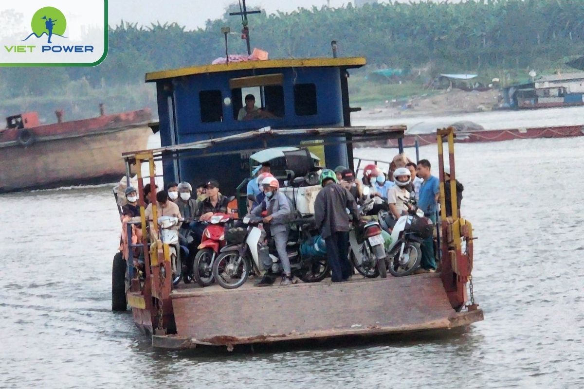 Avoid unlicensed ferries—they may not be safe