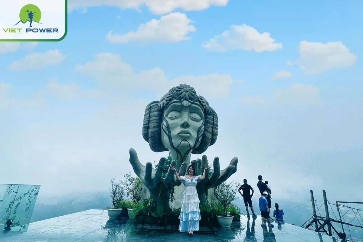 Moana Statue