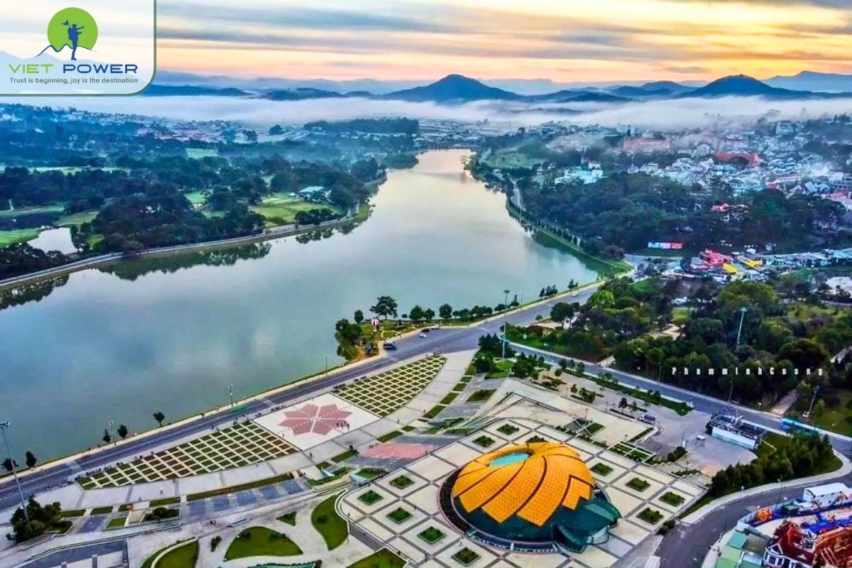 (2) Da Lat