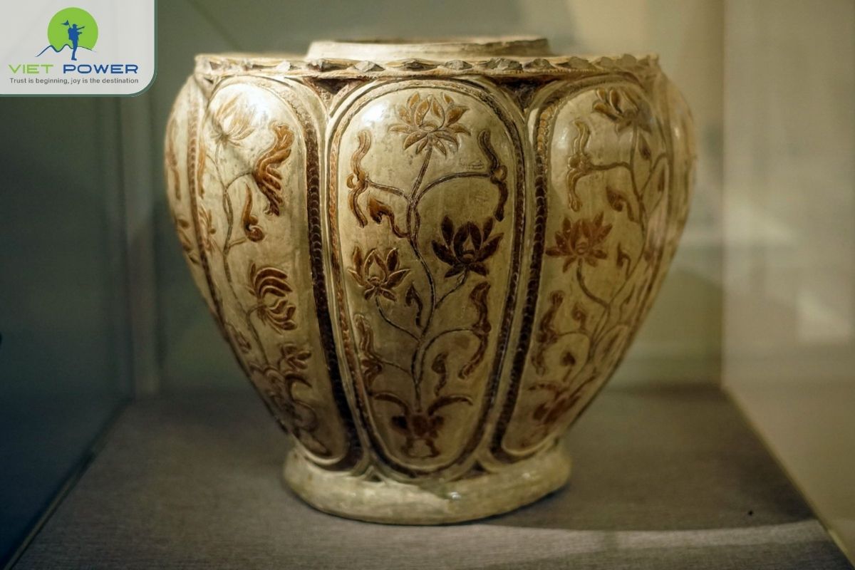 (2) Vietnam Pottery