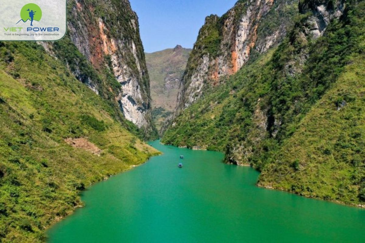(4) Pass In Vietnam