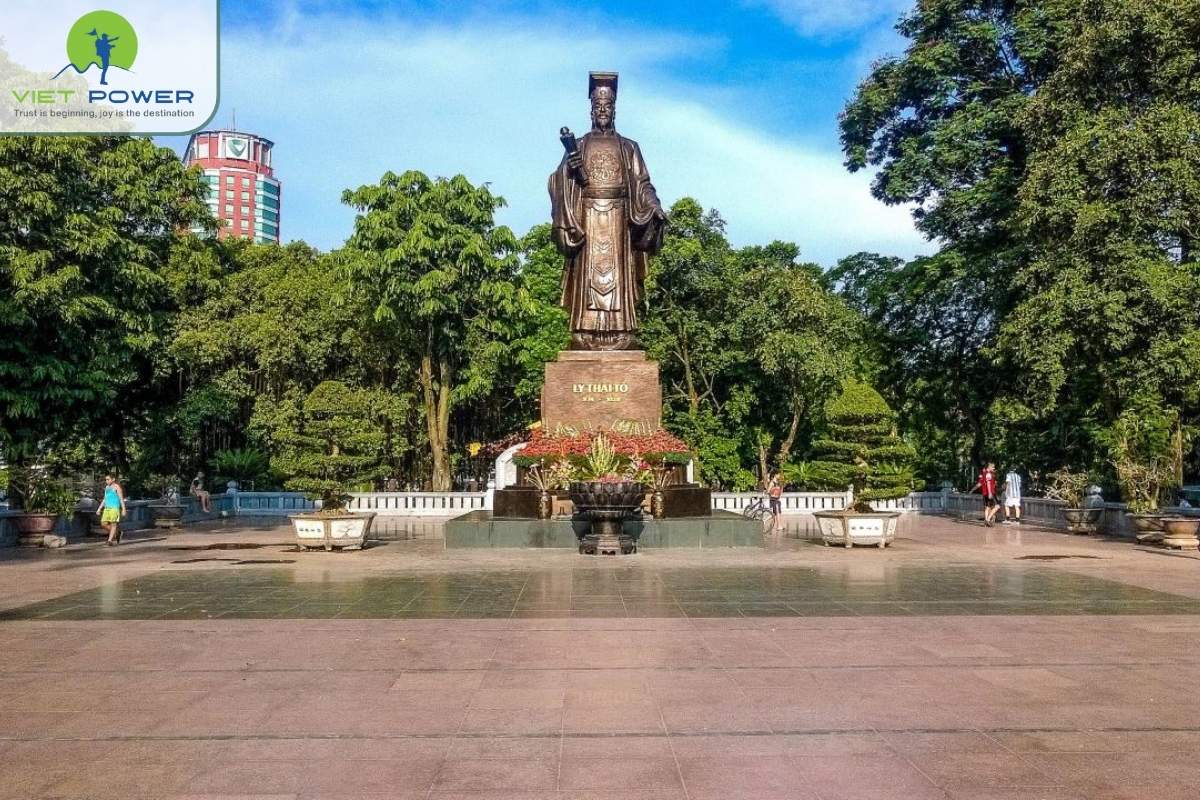 (6) Hoan Kiem Lake