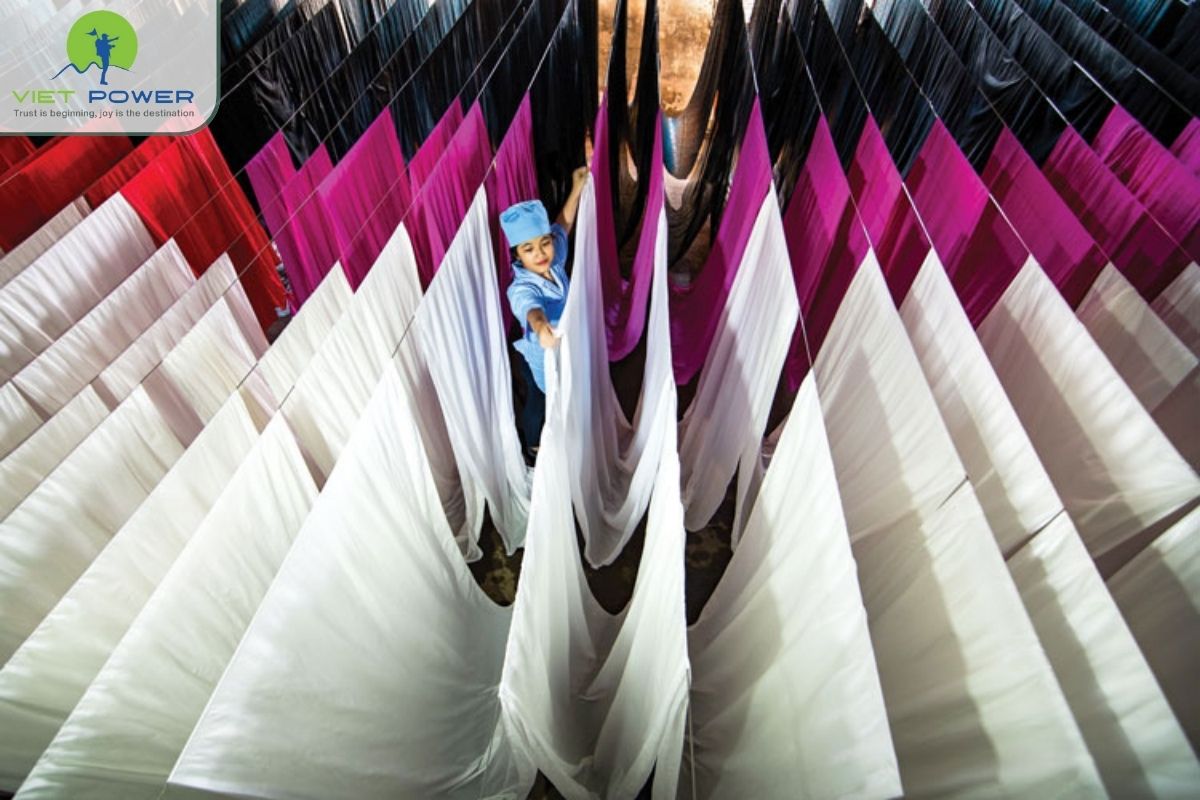 (7) Silk