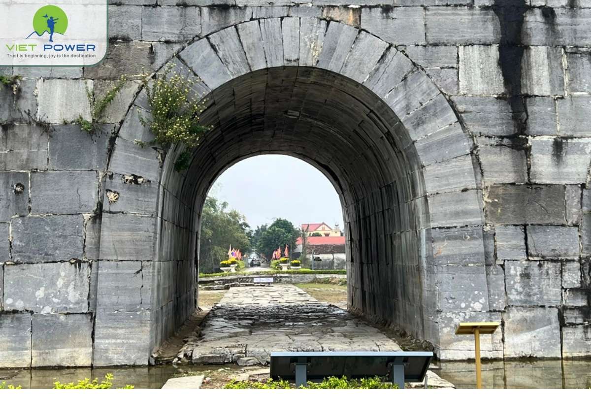 Citadel-of-the-Ho-Dynasty (3)