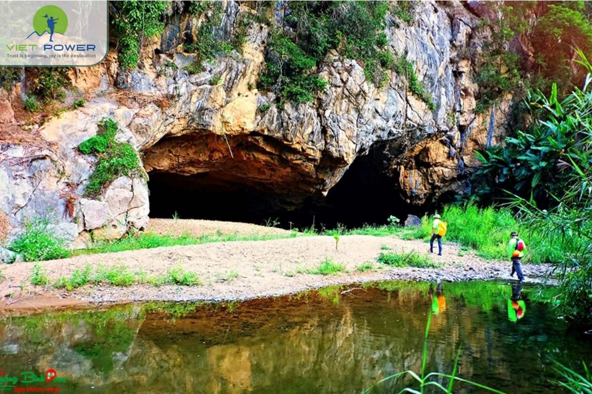 Discovery of Son Dong Cave (2)