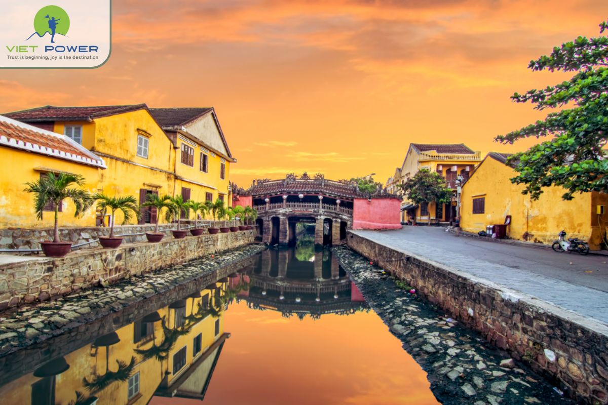 Japanese Covered Bridge Hoi An (5)