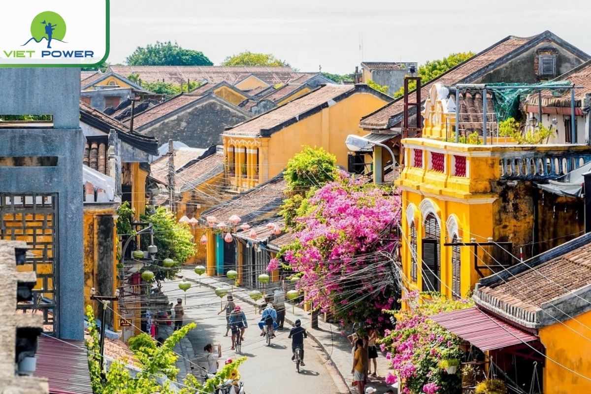 Traditional Handicraft Shops (Hanoi Old Quarter, Hoi An Ancient Town)