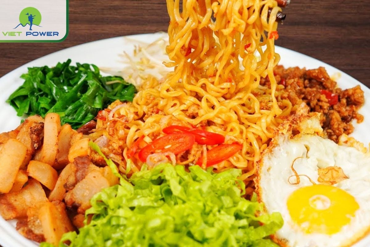  Mi Tron Muoi Ot (Vietnamese Dry Noodles with Chili Salt)