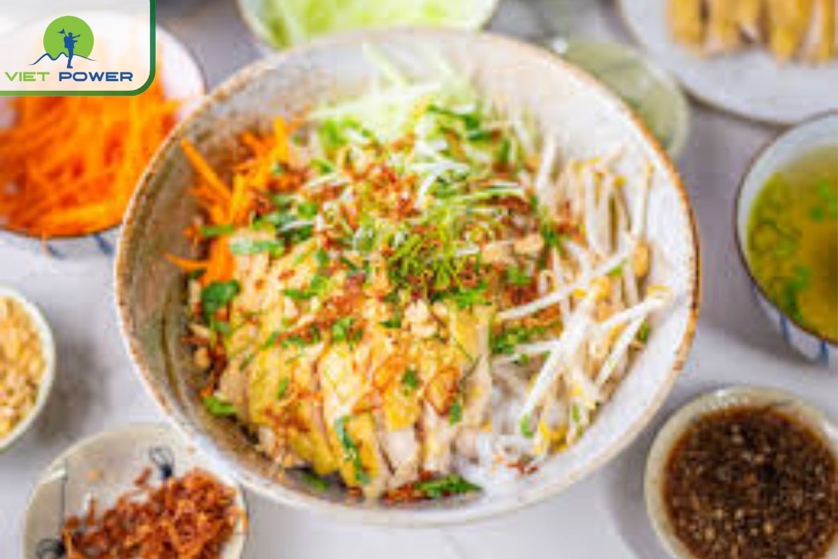 Pho Tron (Vietnamese Flat Rice Noodle Salad)