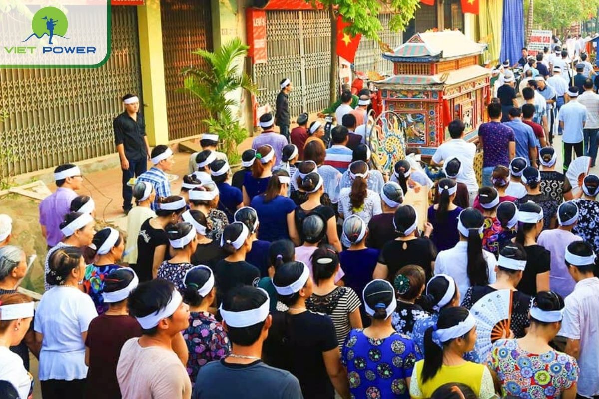 Etiquette at Vietnamese funerals.