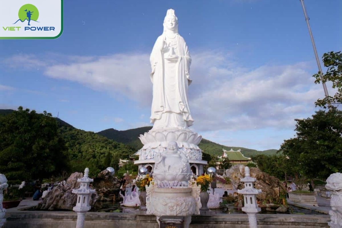 Linh Ung Pagoda and the Giant Bodhisattva