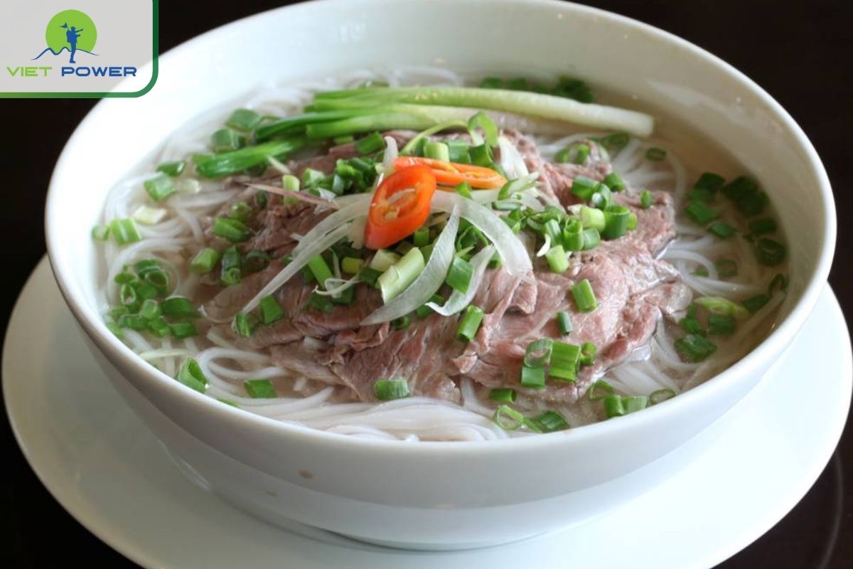 10 Must-Try Street Food in Ho Chi Minh District 1: Pho