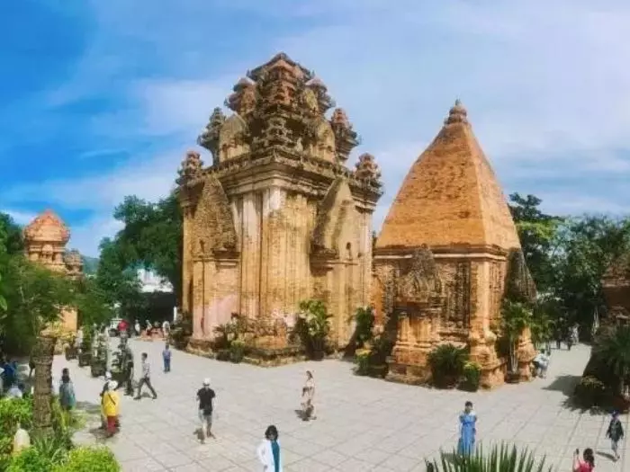 Beautiful Da Lat – Nha Trang – Mui Ne 6-Day Tour