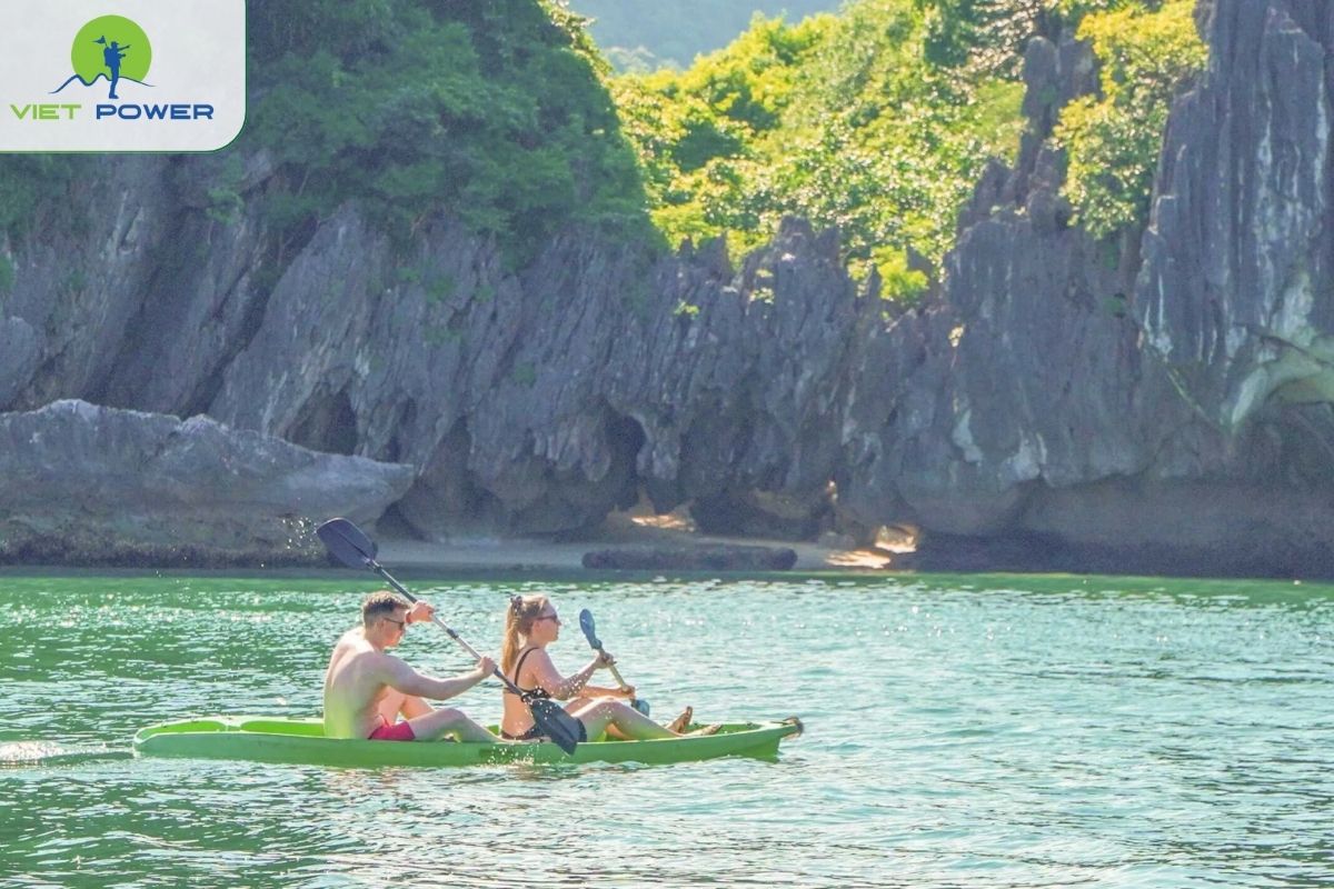 Kayaking at Ba Trai Dao 