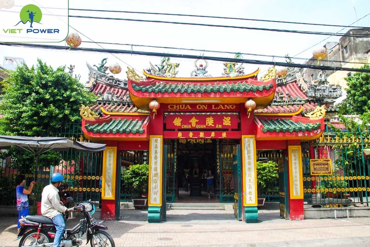 Quan Am Pagoda