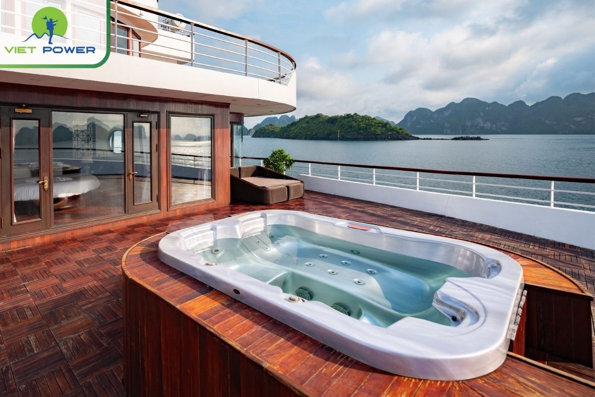 Outdoor Jacuzzi Pool