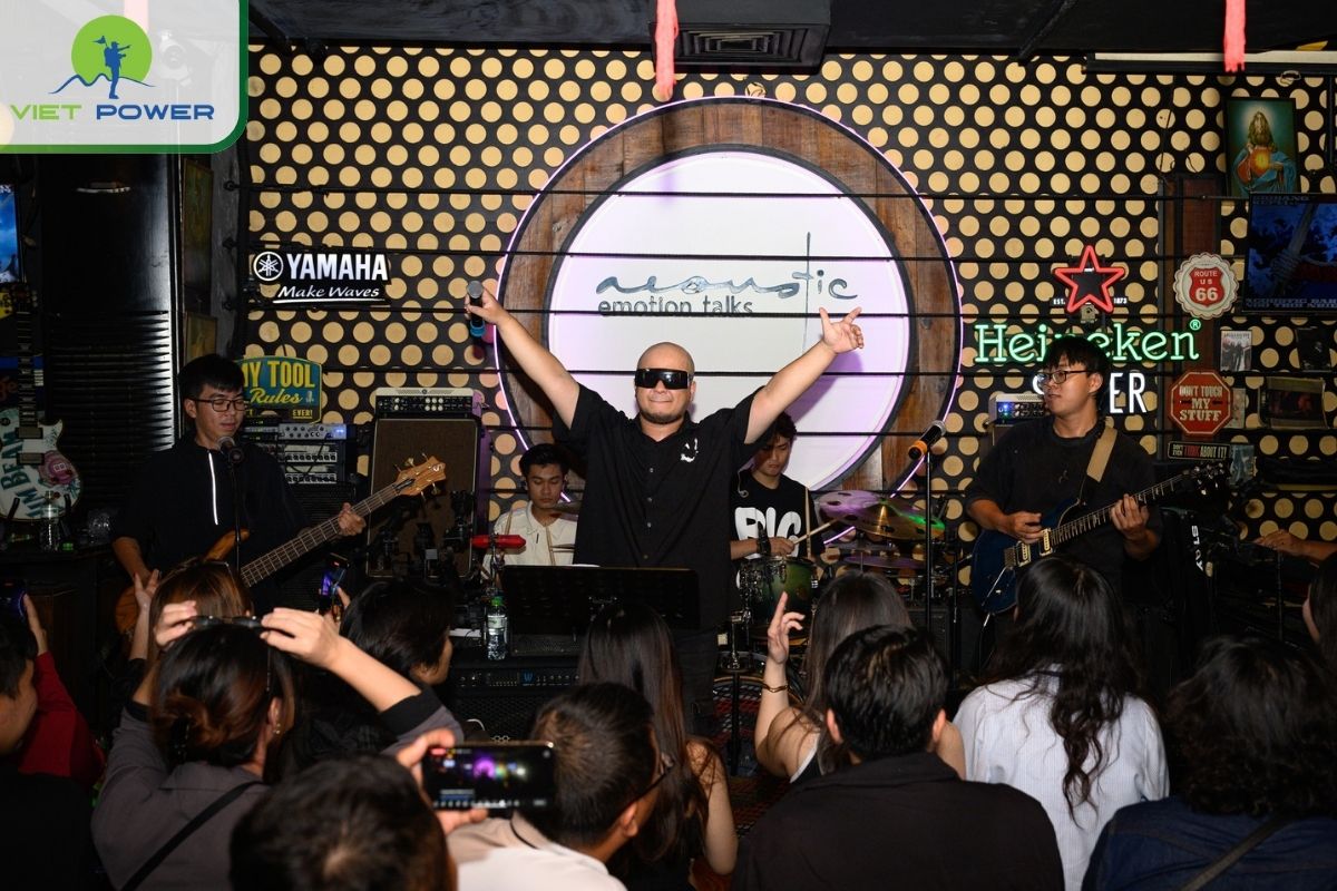 Acoustic Bar