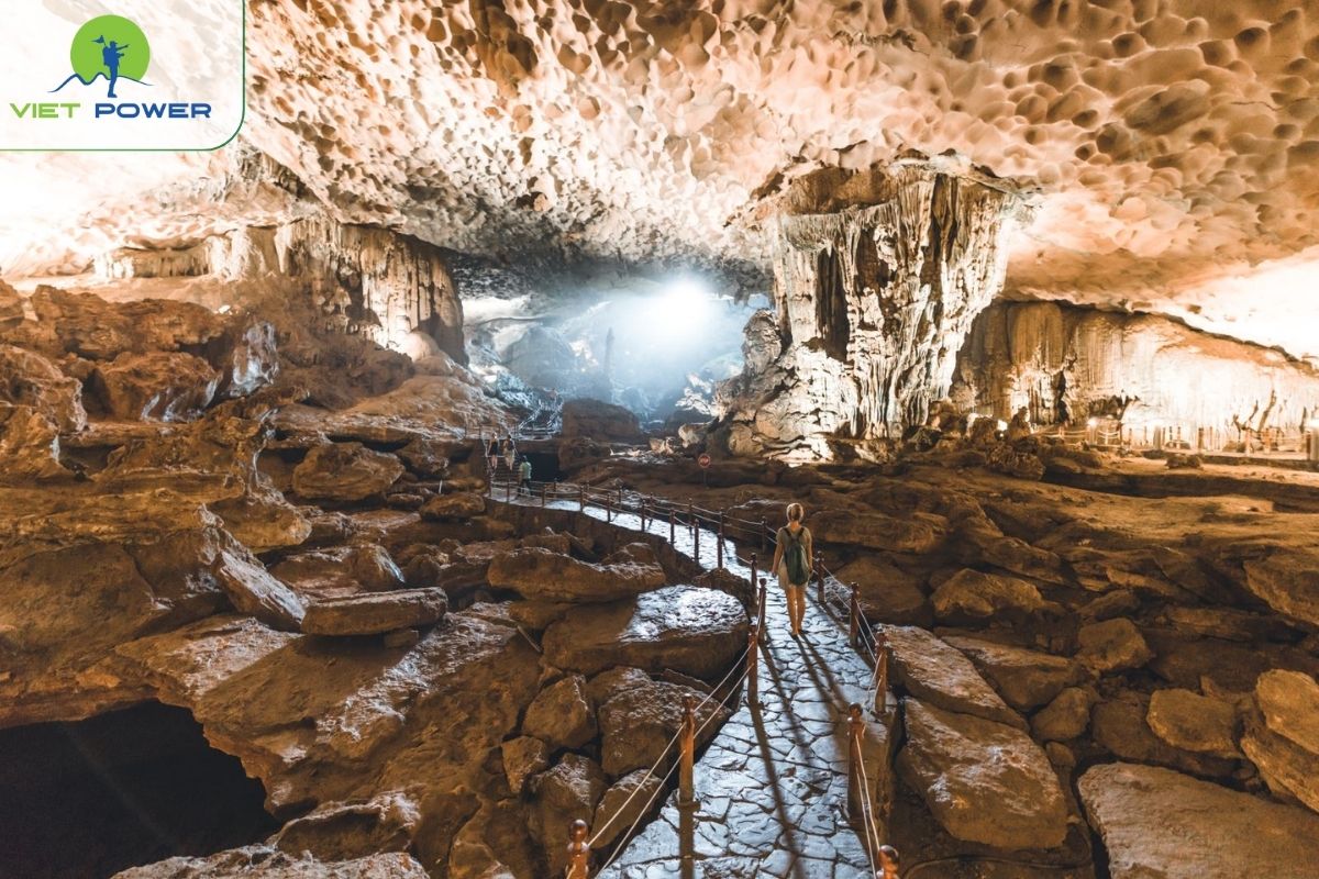 Sung Sot Cave (Surprise Cave)