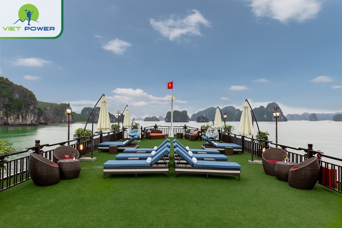 Spacious Sundeck