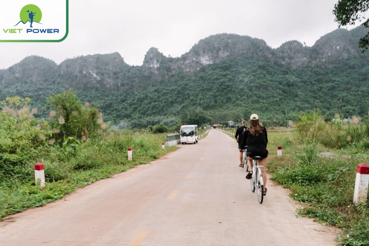 Biking tour in Viet Hai Village