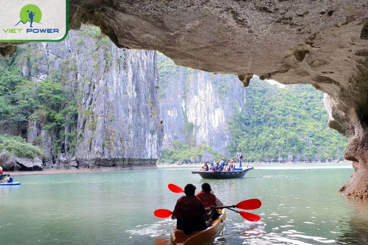 Kayaking through Luon Cave’s tranquil waters