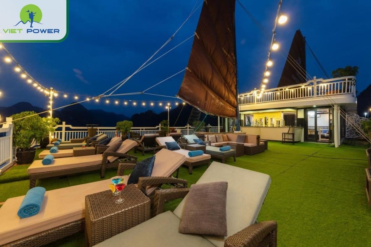 Sundeck & Sky Bar