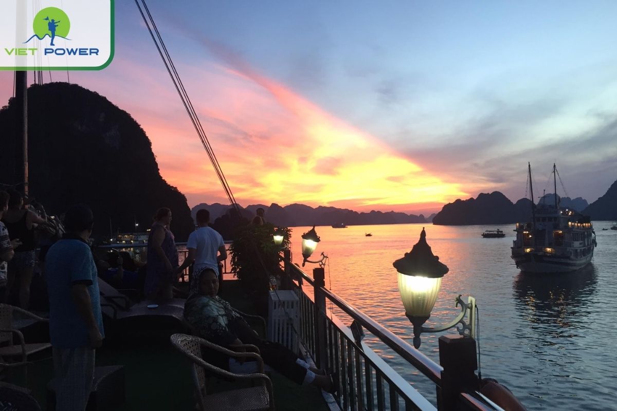 Cocktails during sunset parties