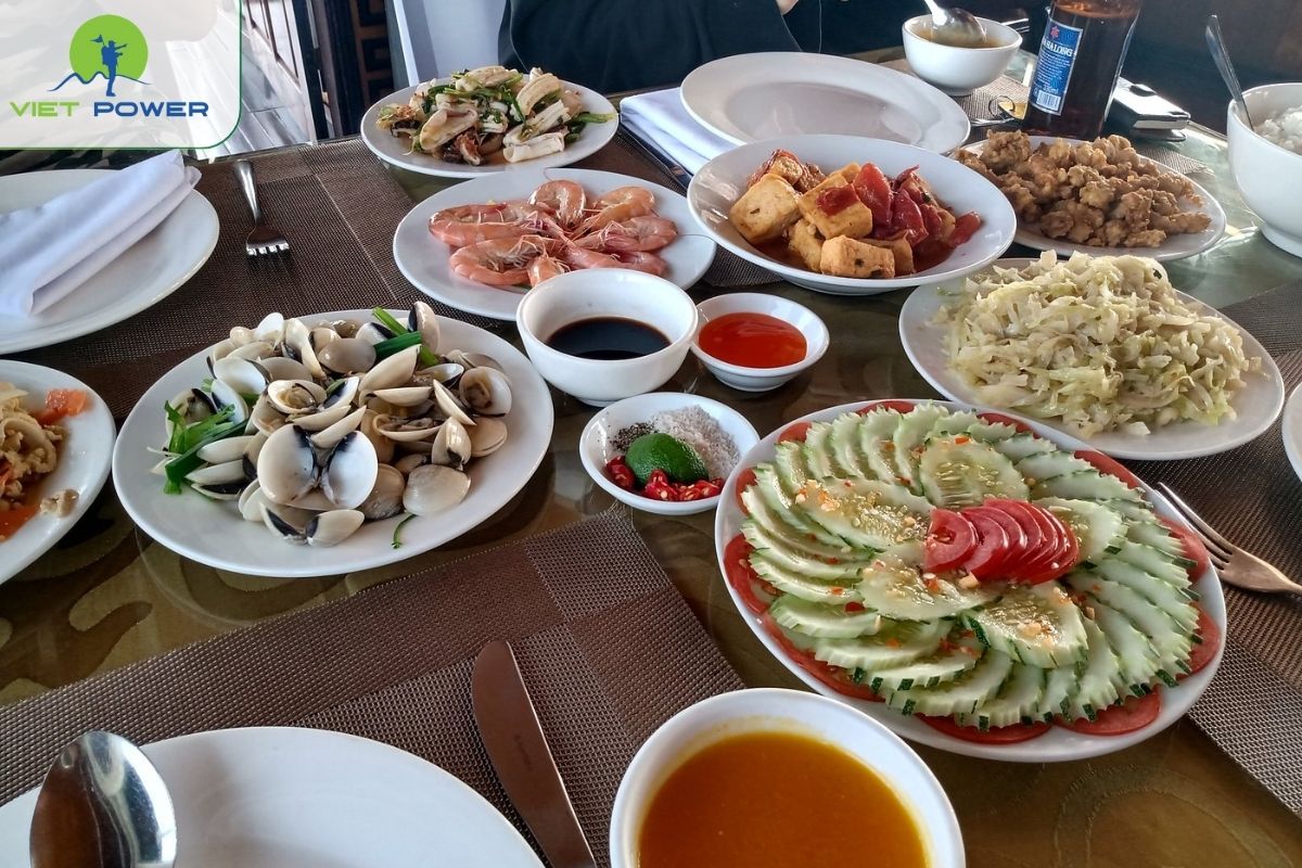 Dining on Golden Star Cruise