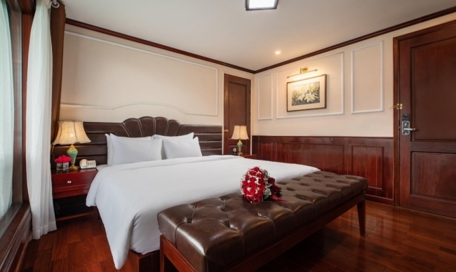 Family connecting Junior Suite