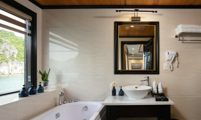Family connecting Junior Suite