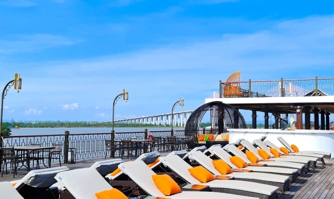 Titov Island - Tuan Chau Port