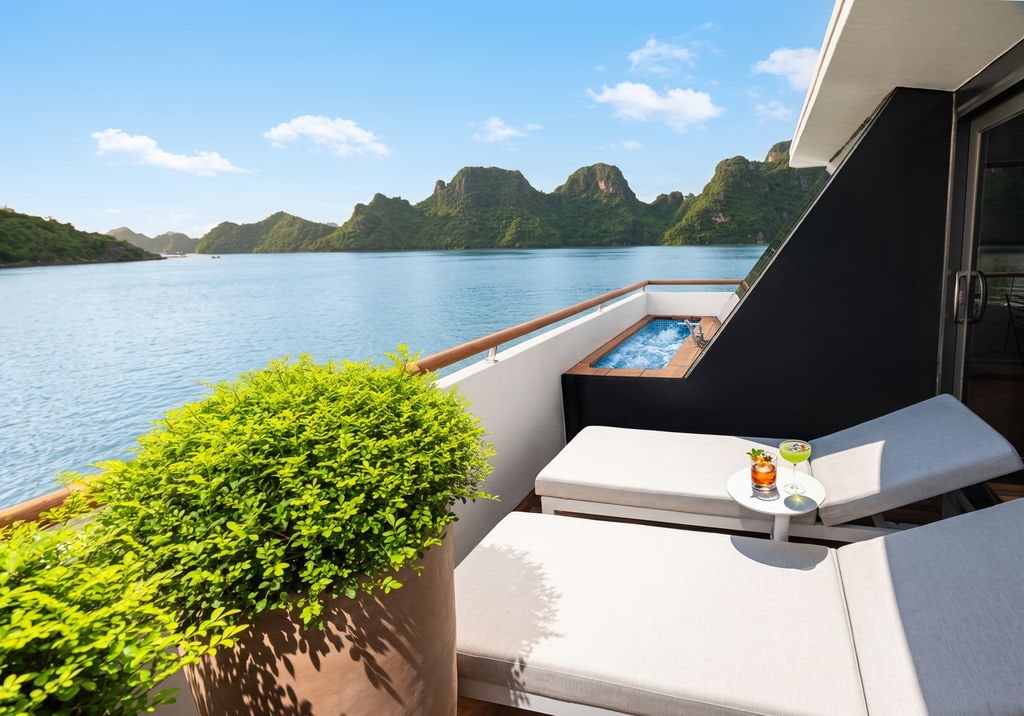 Ocean View Executive Suite - Terrace and Sky Jacuzzi