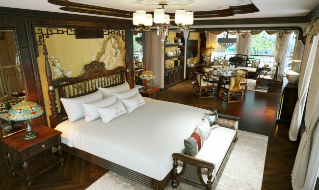 Royal Palace Cabin