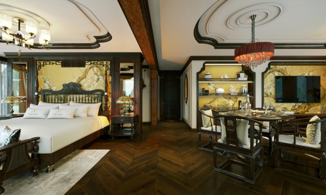 Royal Palace Cabin