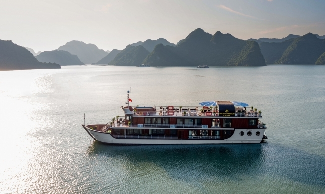 Hanoi - Hai Phong - Lan Ha bay - Ao Ech