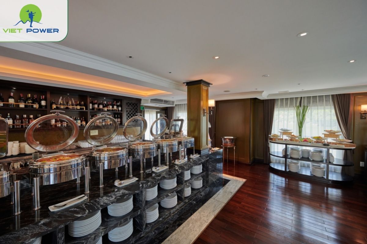 Buffet & À La Carte Meals