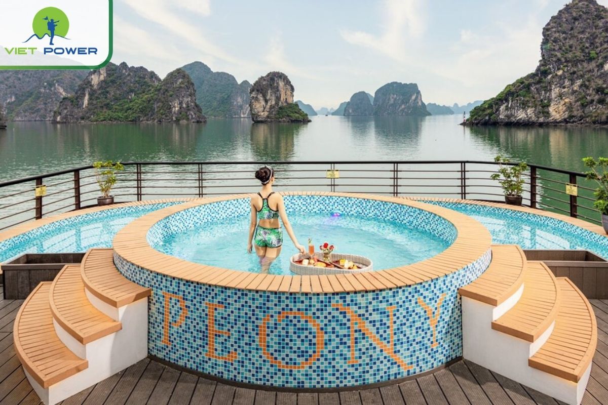 Outdoor Jacuzzi pool