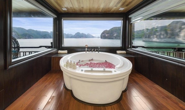 Queen Regent Suite