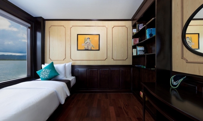 Queen Regent Suite