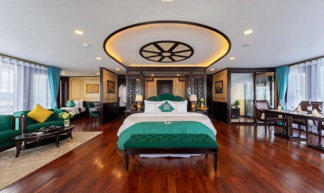 Queen Regent Suite