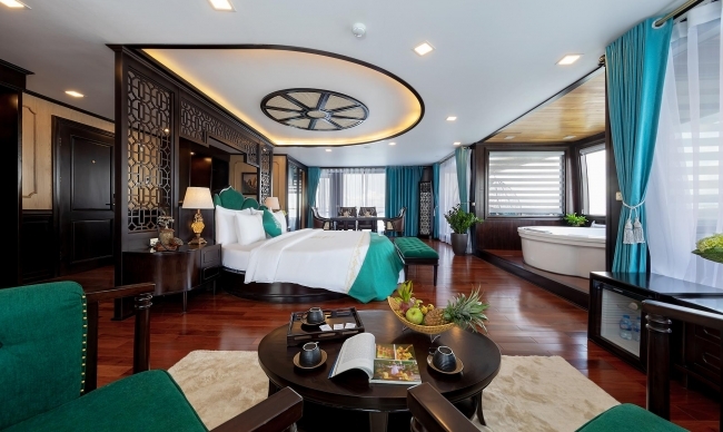 Queen Regent Suite