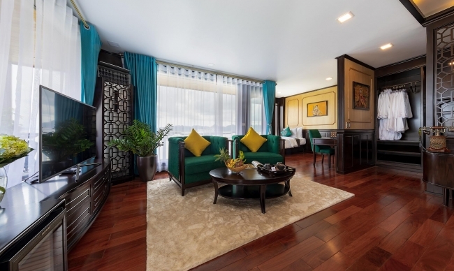 Queen Regent Suite