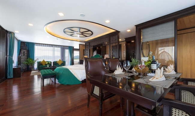 Queen Regent Suite