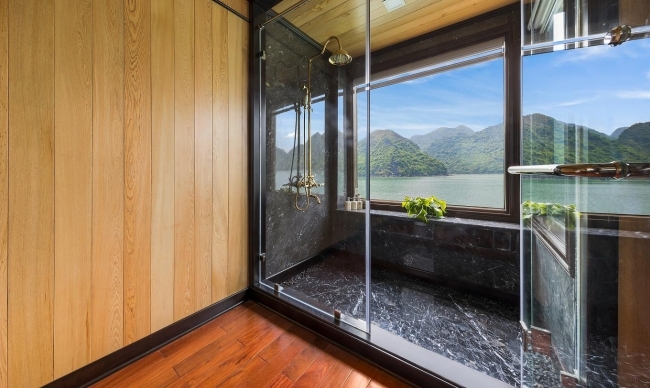 Queen Regent Suite