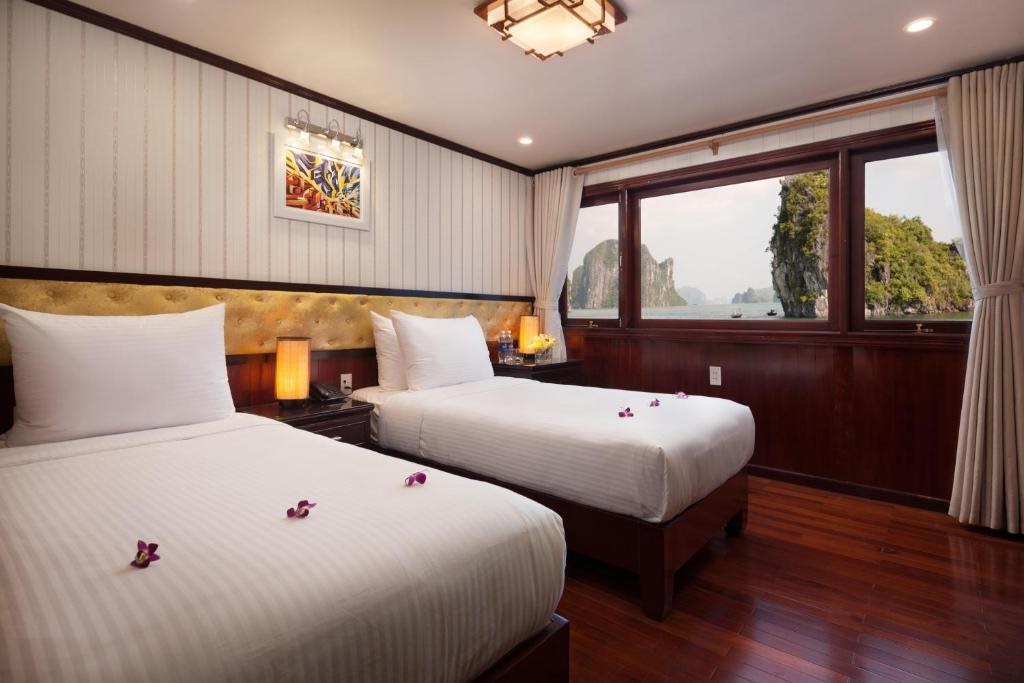 Swan Triple Cabin