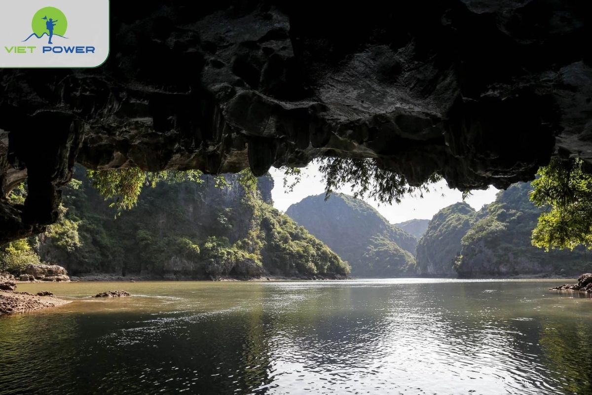 Dark & Bright Cave (Sáng – Tối)