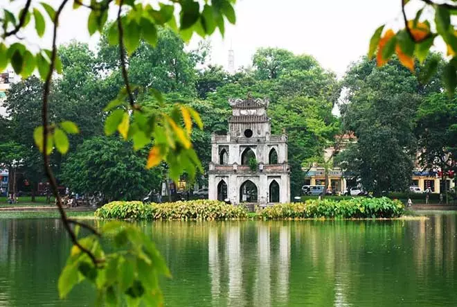 Hanoi's Nighttime Culinary Adventure: A Walking Street Food Tour
