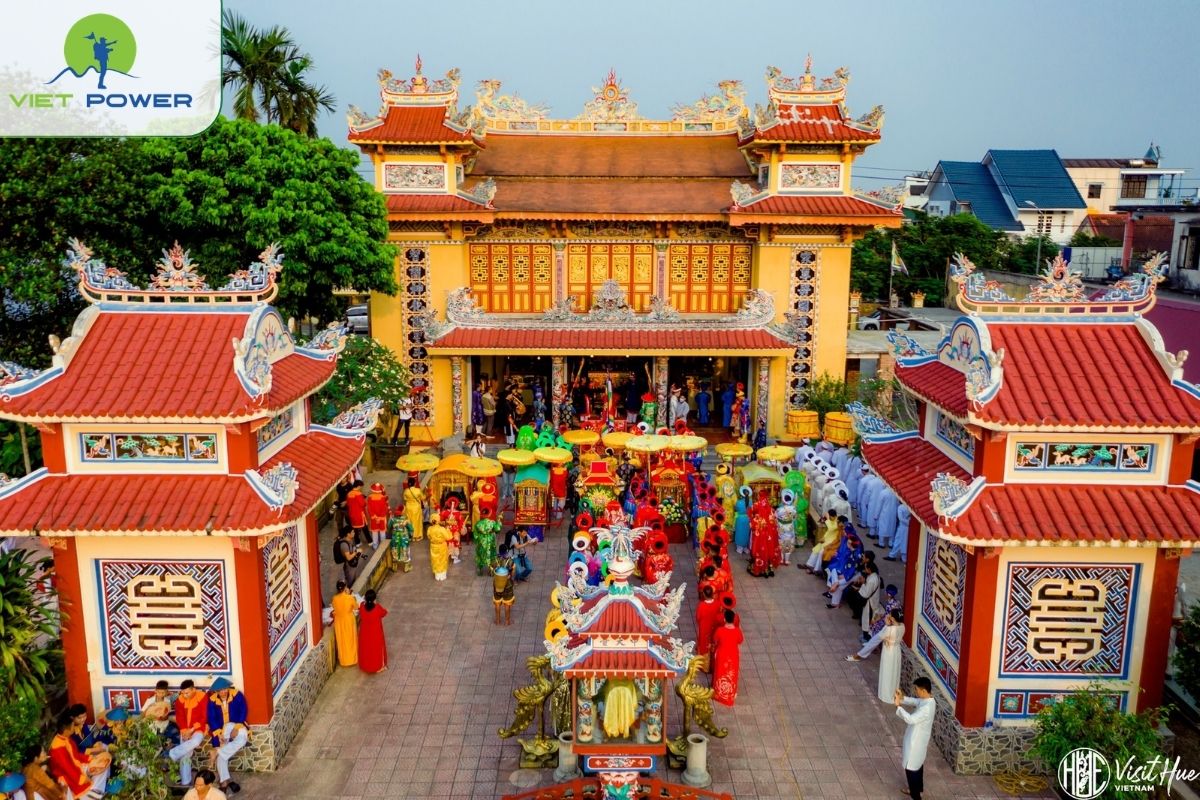 Điện Hòn Chén Festival